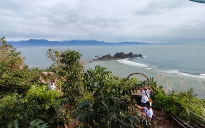 <p><strong>TOURIST SPOT</strong>. Miel’s View Deck, located on the roadside of Sitio Puntian, Barangay Zabali in Baler, Aurora is one of the new tourist spots in this capital town of Aurora. The Baler municipal tourism office has expressed its readiness for an influx of tourists, especially this coming Undas and holiday season. <em>(Photo by Jason de Asis)</em></p>