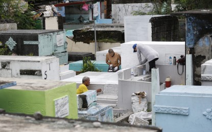 <p>Manila North Cemetery<em> (PNA photo by Alfred Frias)</em></p>