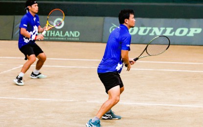 <p><strong>DYNAMIC DUO:</strong> Johnny Arcilla (left) and Ronard Joven in action during the first round of PCA Open men's doubles competition on Tuesday (Oct. 23, 2022). The dynamic duo defeated Alex and Jules Lazaro, 6-2, 6-0, to advance to the third round. <em>(Contributed photo)</em></p>