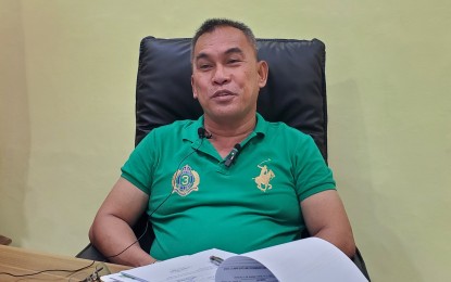 <p><strong>CROP SHIFTING.</strong> Sto. Tomas town Mayor Roland Dejesica says he is worried about the status of banana industry in his town as the farmers shifted to corn planting. In an interview Wednesday (Oct. 26, 2022), he warns that the province's billion dollar earner commodity is on the brink of dying because the Fusarium wilt or the Panama disease has not been thoroughly addressed.<em> (PNA photo by Che Palicte)</em></p>