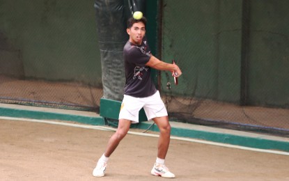 <p><strong>EYES ON THE BALL</strong>: Unseeded Jose Maria Pague prepares a backhand return against No. 6 Fritz Verdad during the third round of the men's singles in 39th Philippine Columbian Association (PCA) Open Tennis Championships at the PCA indoor shell court in Plaza Dilao, Paco, Manila on Wednesday (Oct. 26, 2022). Pague won, 1-6, 7-5, 6-4, to reach the quarterfinal round.<em> (PNA photo by Jess Escaros)</em></p>