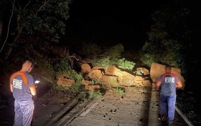 <p><strong>ROAD CLOSED</strong>. The Batac-Banna Road in Ilocos Norte is temporary closed on Wednesday due to a strong earthquake in Abra and other parts of Luzon on Tuesday evening. A structural assessment of buildings and other structures is ongoing. <em>(Photo courtesy of BFP Banna)</em></p>