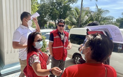 <p><strong>DSWD IN ACTION</strong>. Department of Social Welfare and Development Secretary Erwin Tulfo visits Ilocos Norte on Wednesday (Oct. 26, 2022) to provide immediate relief to quake victims. The DSWD said it has allotted PHP20 million in standby cash assistance and 10,000 food packs for the province. <em>(PNA photo by Leilanie Adriano)</em></p>