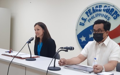 <p><strong>VOLUNTEERISM</strong>. United States Peace Corps chief executive officer Carol Spahn (left) and Philippine National Volunteer Service Coordinating Agency (PNVSCA) executive director Donald James Gawe (right) hold a press conference at the Press Corps Philippines in Pasay City on Thursday (Oct. 27, 2022). Spahn announces that the US Peace Corps will be rolling out its climate initiative in the Philippines. <em>(PNA photo by Kris Crismundo)</em></p>