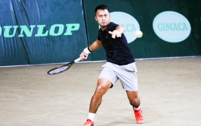 <p><strong>SEMIS BOUND</strong>. Philippine Army's Jeson Patrombon makes a forehand return to No. 8 seed Jose Maria Tria during their quarterfinal match in the men's singles of the 39th Philippine Columbian Association (PCA) Open Tennis Championships at the PCA indoor shell court in Plaza Dilao, Paco, Manila on Thursday (Oct. 27, 2022). Patrombon won, 6-2, 6-1, to reach the semifinal round. <em>(PNA photo by Jesus Escaros Jr.)</em></p>