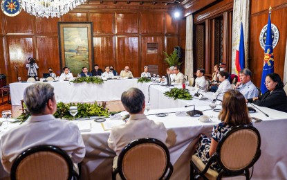 <p><strong>HOUSING BACKLOG</strong>. President Ferdinand R. Marcos presides over a meeting with Housing Secretary Jose Rizalino Acuzar together with representatives of government financial institutions (GFIs) and the country’s top banks at Malacañang Palace on Wednesday night (Oct. 26, 2022). Marcos called on government financial institutions and private banks to assist government efforts to address the country’s 6.5 million housing backlog. <em>(Photo courtesy of Office of the President FB page)</em></p>