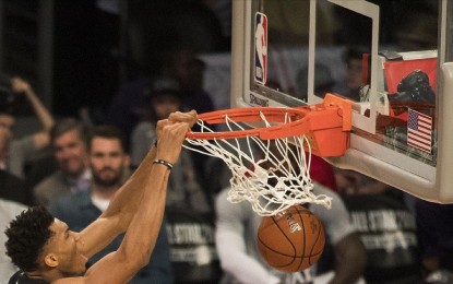 Giannis erupts for 43 points, leads Bucks to win against Nets