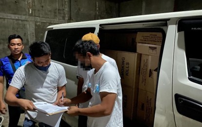 <p><strong>SMUGGLED.</strong> CIDG members nab two suspects involved in the selling and distribution of smuggled cigarettes in an entrapment in Pulilan, Bulacan on Oct. 26, 2022. Authorities seized PHP6.5 million worth of smuggled cigarettes during the operation. <em>(Photo courtesy of CIDG)</em></p>