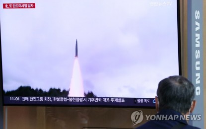 <p>This file photo, taken Oct. 9, 2022, shows a news report on a North Korean missile provocation being aired on a TV screen at Seoul Station in Seoul.<em> (Yonhap)</em></p>