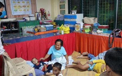 <p><strong>EVACUATED. </strong>Albay Governor Noel Rosal visits on Saturday (Oct. 29, 2022) an evacuation center in Legazpi City. To facilitate uninterrupted services to the public, Rosal issued an advisory lifting the work suspension in the entire province of Albay both in private and government. <em>(Photo from Rosal's Facebook page)  </em></p>