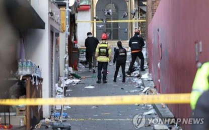 <p>Fire authorities are dispatched to Seoul's Itaewon district on Oct. 30, 2022, following a deadly stampede during Halloween parties. <em>(Yonhap) </em></p>