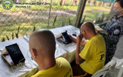<p><strong>VIRTUAL CONNECTIONS</strong>. Persons deprived of liberty at the Bureau of Jail Management and Penology in Malaybalay City, Bukidnon communicate with their relatives with the use of mobile gadgets. The mobile devices were provided by the International Committee of the Red Cross in support of the government's "E-Dalaw" project. <em>(Photo courtesy of BJMP-Malaybalay)</em></p>