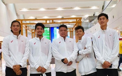 <p><strong>OFF TO SOKOR:</strong> Members of the Philippine team (L-R) Robert Garcia, David William Peliño, Edgar Balleber (coach), Jonathan Reyes and Reymark Begornia) pose for a group photo at the Ninoy Aquino International Airport on Oct. 29, 2022. They will participate in the 21st Asian Team Championships from Oct. 31 to Nov. 4 in Cheongju, South Korea. <em>(Contributed photo)</em></p>