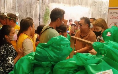 <p><strong>TIMELY EFFORT.</strong> Philippine Charity Sweepstakes Office General Manager Melquiades Robles (2nd from right) leads the distribution of assistance to victims of Severe Tropical Storm Paeng in Barangay San Jose, Biñan, Laguna on Monday (Oct. 31, 2022). President Ferdinand R. Marcos Jr. directed all government agencies to join the relief efforts. <em>(Photo courtesy of PCSO)</em></p>