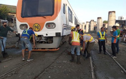 <p><strong>DERAILED.</strong> Philippine National Railways (PNR) personnel fix a train derailment in Magsaysay Crossing near the Santa Mesa station on Wednesday (Nov. 2, 2022). The PNR and the Metro Rail Transit Line 3 (MRT-3) suspended operations due to unrelated incidents and both have resumed operations. <em>(Photo courtesy of DOTr)</em></p>