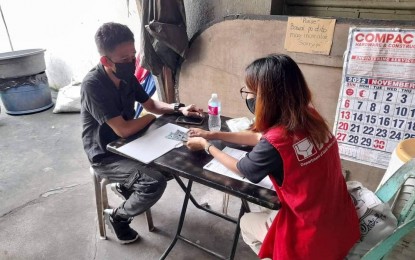 <p><strong>CASH AID</strong>. A resident of Catanduanes province receives cash aid from the Department of Social Welfare and Development (DSWD) on Thursday (Nov. 3, 2022). Donna Osial of the DSWD-Bicol said the financial assistance will be for the immediate needs of those who were affected by Severe Tropical Storm Paeng. <em>(Photo from DSWD-5's Facebook page)</em></p>