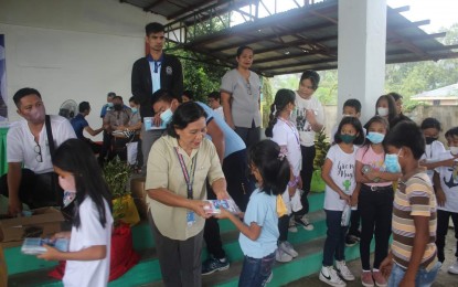 <p><strong>F2F CLASSES.</strong> Learners of Luzong Elementary School receive hygiene kits during the kick-off of the Balik Eskwela Program on Wednesday (Nov. 2, 2022). More learners will be given hygiene kits with the full implementation of daily in-person classes in the province. <em>(Photo courtesy of DepEd Tayo Ilocos Norte)</em></p>