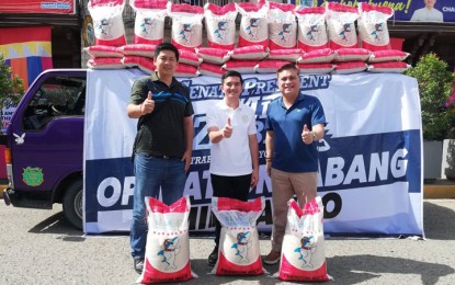 <p><strong>RICE DONATION.</strong> Senate President Juan Miguel Zubiri (right) poses with Zamboanga City officials Thursday (Nov. 3, 2022) after he turned over some 15 metric tons of rice donations for the victims of Tropical Storm Paeng to Mayor John Dalipe (center) and 1st District Rep. Khymer Adan Olaso (left). On the same day, Zubiri also visited Cotabato City and the provinces of Maguindanao and Sultan Kudarat to donate rice for typhoon victims.<em> (Photo by Teofilo Garcia Jr.)</em></p>