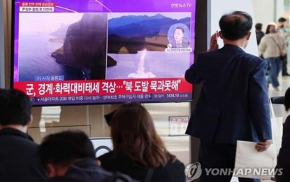 <p>People at Seoul Station watch a television news report on North Korea's missile provocations on Nov. 2, 2022. <em><strong>(Yonhap photo)</strong></em></p>