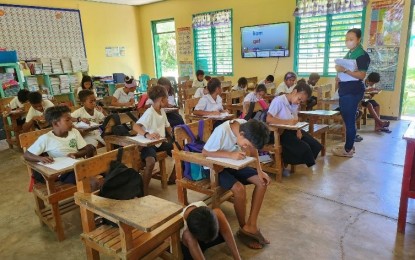 <p><strong>MULTI-MEDIA TEACHING AIDS.</strong> The Department of Science and Technology in Central Luzon (DOST 3) provides teaching aids to three indigenous schools in Casiguran town, Aurora province. The interactive, internet-free, and solar-powered teaching aids were given to San Ildefonso Elementary School, Dumaguipo Elementary School, and Calabgan-Ditinagyan Elementary School where around 94 Agta and Dumagat students are attending classes. <em>(Photo courtesy of the DOST-Region 3)</em></p>