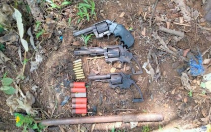 <p><strong>SEIZED.</strong> The 62nd Infantry Battalion of the Philippine Army and the town police arrested a New People's Army rebel Sunday afternoon (Nov. 6, 2022) in La Libertad town, Negros Oriental province. The government troops also seized from his possession a revolver, shotgun, and ammunition.<em> (Photo courtesy of the 62IB)</em></p>