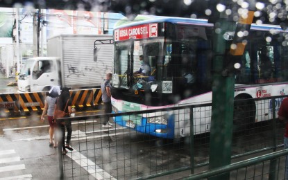 <p><strong>FREE RIDES.</strong> Thousands of commuters will soon enjoy free rides again on the Edsa Bus Carousel after the Department of Budget and Management (DBM) announced that it has allotted PHP1.285 billion for the revival of the Service Contracting program under the Department of Transportation. The Libreng Sakay, which was launched during the administration of former President Rodrigo R. Duterte, is a joint program of the DOTr and Land Transportation Franchising and Regulatory Board (LTFRB) to help commuters amid rising prices of commodities and services. <em>(PNA photo by Jess M. Escaros Jr.)</em></p>