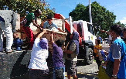<p><strong>HELP FOR FARMERS.</strong> The Department of Agriculture, in collaboration with the provincial government of Pampanga, distributes shallow tube wells to 20 farmers' cooperatives and associations in the province on Monday (Nov. 8, 2022). The move aims to help farmers boost their productivity.<em> (Photo courtesy of the provincial government of Pampanga)</em></p>
