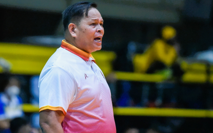 <p><strong>CHAMPION COACH:</strong> Sinfronio Acaylar of University of Perpertual Help give instructions to his players during their match against Ateneo University on Nov. 6, 2022. The Altas are now in second spot with a 3-1 record. <em>(Photo courtesy of V-League)</em></p>