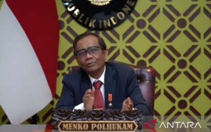 <p>Coordinating Minister for Political, Legal, and Security Affairs, Mahfud MD, issues a statement prior to his departure to Cambodia for the Asean Summit. <em>(ANTARA/Syaiful Hakim)</em></p>