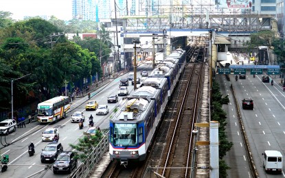 <p>An MRT-3 train traveling towards North Avenue station in Quezon City on Nov. 9, 2022. <em>(PNA photo by Ben Briones)</em></p>