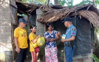 <p><strong>ASSISTANCE</strong>. Victims of Severe Tropical Storm Paeng in the Municipality of Laua-an receive relief goods in October. Mayor Aser Baladjay said on Wednesday (Nov. 9, 2022) they are urging the National Housing Authority to rehabilitate the housing project for victims of Super Typhoon Yolanda for use of families displaced by Paeng.<em> (Photo by Laua-an Municipal Police Station)</em></p>