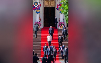 <p><strong>MEET WITH CAMBODIAN KING.</strong> President Ferdinand R. Marcos Jr., along with his fellow Southeast Asian leaders, pays a courtesy call on Cambodian King Norodom Sihamoni on Thursday (Nov. 10, 2022). In a Facebook post, Marcos thanked Sihamoni for the warm welcome. <em>(Photo courtesy of the Office of the President)</em></p>
