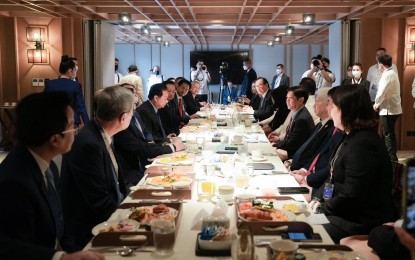 <p><strong>BOOSTING TIES.</strong> President Ferdinand R. Marcos Jr. joins Cambodian business leaders in a roundtable meeting in Phnom Penh on Thursday (Nov. 10, 2022). The Philippines and Cambodia agreed to enhance collaboration in digitization, low-cost housing, and other fields as it would help in accelerating post-pandemic economic recovery.<em> (Photo courtesy of the Office of the Press Secretary)</em></p>