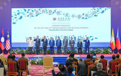 <p>President Ferdinand R. Marcos Jr. and fellow ASEAN leaders in Phnom Penh, Cambodia.<em> (Photo courtesy of the Office of the Press Secretary)</em></p>