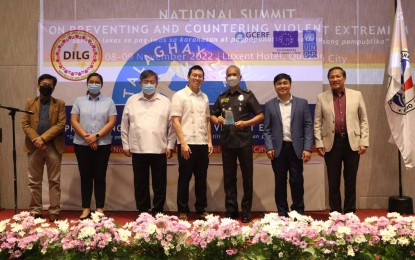 <p><strong>COUNTERING EXTREMISM.</strong> BJMP Deputy Chief for Administration Jail Chief Supt. Ruel Rivera (3rd from right) receives the certificate of commendation from the DILG during the Talaghay 2022: National PCVE Summit held in Quezon City on Nov. 8, 2022. The DILG conferred the highest recognition to the BJMP for its support of the implementation of the preventing/countering violent extremism program by steering its cluster’s distinctive accomplishments in furtherance of the government’s aspirations in safeguarding the country’s peace, development and security agenda. <em>(Photo courtesy of BJMP Public Information Office)</em></p>