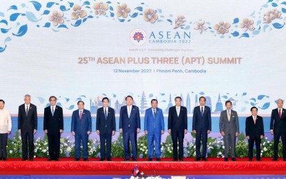 <p><strong>PEACE AND STABILITY.</strong> Chinese Premier Li Keqiang poses for a group photo with leaders attending the ASEAN, China, Japan and South Korea (ASEAN Plus Three or APT) Summit in Phnom Penh, Cambodia, Nov. 12, 2022. Li said countries should continue to commit themselves to safeguarding peace and stability and achieving development and prosperity in the region <em>(Xinhua/Liu Weibing)</em></p>