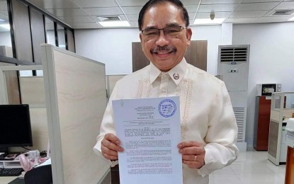 <p><strong>LGU TAX SHARE.</strong> Agusan del Norte 2nd District Rep. Dale Corvera files House Bill No. 6102 on Monday (Nov. 14, 2022), seeking to include municipal waters as determining factor in the share of local government units in national tax allocation (NTA), as defined by Republic Act 7160. He said the law only identifies population, land area, and equal sharing as the basis of NTA for LGUs in the country. <em>(Photo courtesy of Rep. Dale Corvera)</em></p>