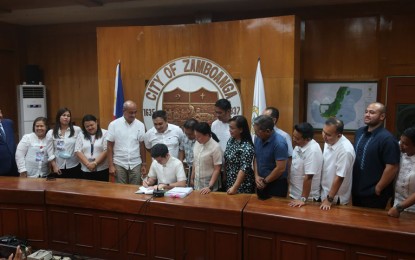 <p><strong>EXECUTIVE BUDGET.</strong> Mayor John Dalipe (seated) signs into law the Fiscal Year 2023 Executive Budget amounting to PHP4.9 billion Monday afternoon (Nov. 14, 2022), with Vice Mayor Josephine Pareja (left of Dalipe, standing) and members of the City Council and Finance Committee as witnesses. Social Services got the largest share of the budget with 47 percent or PHP2.3 billion.<em> (Photo courtesy of City Hall PIO)</em></p>