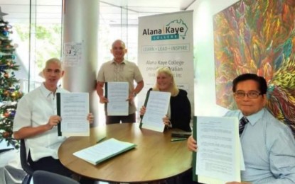 <p><strong>PARTNERSHIP</strong>. Negros Occidental Governor Eugenio Jose Lacson (seated, left), and Alana Anderson (2nd from right), chief executive officer of Alana Kaye College, pose for a photo opportunity after the signing of a memorandum of agreement for the scholarship program for Negrense students in Darwin City, Northern Territory, Australia on Nov. 10, 2022. The signing rites were witnessed by Provincial Administrator Rayfrando Diaz II (2nd from left) Philippine Consul General to the Northern Territory Januario John Rivas. <em>(Photo courtesy of PIO Negros Occidental)</em></p>