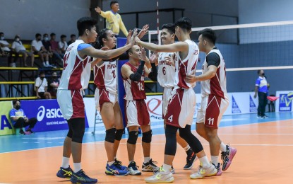 <p><strong>TRIUMPHANT</strong>. University of Perpetual Help players celebrate their 26-28, 25-20, 25-21, 25-16 victory over Arellano University in the V-League Men’s Collegiate Challenge at the Paco Arena in Manila on November 16, 2022. The win sent the Altas to the semifinal round. <em>(Photo courtesy of PVL Media Bureau)</em></p>