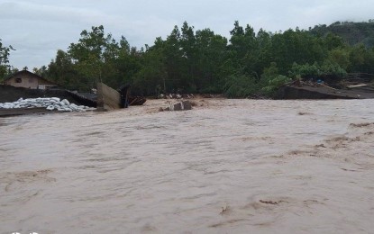 <p><strong>HEAVY RAINS.</strong> Floods continue to rise in Barangay Basiawan, Sta. Maria, Davao Occidental due to heavy rains on Thursday (Nov. 17, 2022). Sta. Maria’s town government has declared the suspension of school classes at all levels, as well as work in government offices.<em> (Photo courtesy of Jay Bartulaba)</em></p>