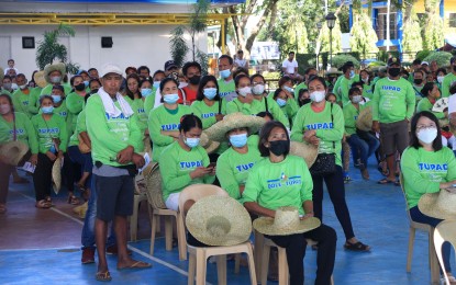 <p> </p>
<p><strong>BENEFICIARIES.</strong> Recipients of the Department of Labor and Employment’s Tulong Panghanapbuhay sa Ating Disadvantaged/Displaced (DOLE-TUPAD) Workers program in E.B. Magalona town, Negros Occidental province during the payout of their wages at the town public plaza on Thursday (Nov. 17, 2022). Some 611 vulnerable workers received a total of PHP4,500 each for rendering 10 days of community service. <em>(Photo courtesy of Municipality of E.B. Magalona, Negros Occidental)</em></p>
<p> </p>