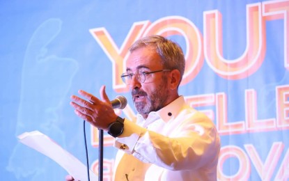 <p><strong>ENTICING.</strong> European Union Ambassador to the Philippines Luc Véron speaks during the opening ceremony of the two-day European Higher Education Fair 2022 at Edsa Shangri-La Manila in Mandaluyong City on Friday (Nov. 18, 2022). He encourage Filipino students to apply for study grants in Europe. <em>(PNA photo by Robert Oswald Alfiler)</em></p>