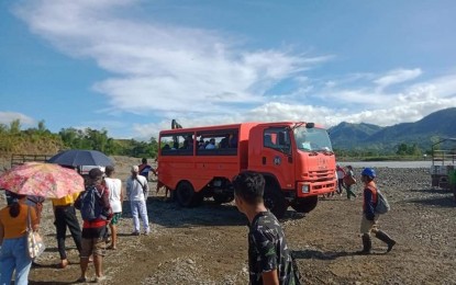 <p><strong>FREE RIDE</strong>. The Department of Public Works and Highways (DPWH) provides a free ride to commuters who would like to cross the Paliwan River after a flash flood damaged the temporary access road on Monday (Nov. 21, 2022). Antique Provincial Disaster Risk Reduction and Management Officer Broderick Train said on Tuesday the temporary access road is currently impassable.<em> (Photo courtesy of Laua-an LGU)</em></p>