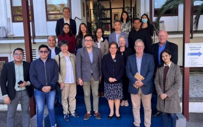 <p>Philippine Information Agency Director-General Undersecretary Ramon Cualoping III and Philippine Ambassador to Australia Hellen De La Vega (4th and 5th from left) with the Filipino delegation at the Philippine Embassy in Canberra <em>(Courtesy of PH Embassy in Australia Facebook)</em></p>