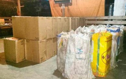 <p><strong>SMUGGLED CIGARETTES.</strong> A team of police and Bureau of Customs personnel arrest 14 people and seize some PHP2.5 million worth of smuggled cigarettes Wednesday (Nov. 23, 2022) near the seaboard along R.T. Lim Boulevard, Zamboanga City. The smuggled cigarettes came from Jolo, Sulu, and were bound for Zamboanga City.<em> (Photo courtesy of the Area Police Command-Western</em></p>