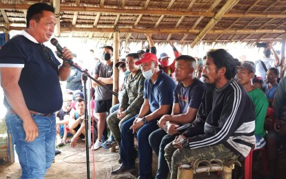 <p><strong>CASH AID.</strong> Negros Oriental Gov. Roel Degamo tells members of a farmers' group he will give each of them a PHP3,000 cash aid. Degamo on Wednesday (Nov. 23, 2022) led the Local Peace Engagement dialogue in Barangay Napacao, Siaton, to thresh out issues and concerns in a land dispute. <em>(Photo by Judy Flores Partlow)</em></p>