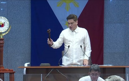 <p><strong>APPROVED.</strong> Senate President Juan Miguel Zubiri on Wednesday (Nov. 23, 2022) approves on third and final reading House Bill 4488 or the 2023 General Appropriations Bill with 21 affirmative votes, 0 negative votes, and 0 abstentions. <em>(Screengrab from Senate Youtube channel)</em> </p>