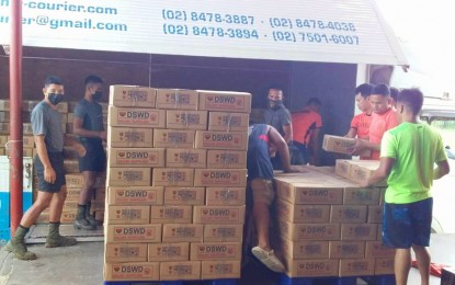 <p><strong>PREPARED</strong>. Volunteers load family food packs stored at the Department of Social Welfare and Development (DSWD) regional resource operations center in Palo town, Leyte on Nov. 19, 2022. The Department of Social Welfare and Development (DSWD) has prepositioned 34,458 family food packs in strategic areas of Eastern Visayas in preparation for the rainy days. <em>(Photo courtesy of DSWD)</em></p>
