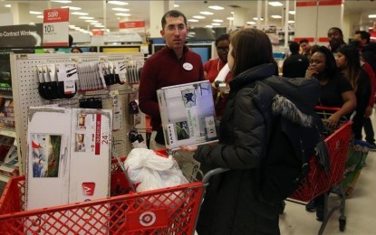 <p><strong>THANKSGIVING DAY</strong> Shoppers do their Thanksgiving shopping despite soaring inflation. An estimated 166.3 million people are planning to shop from Thanksgiving Day through Cyber Monday, according to a survey. <em>(Photo by Anadolu)</em></p>